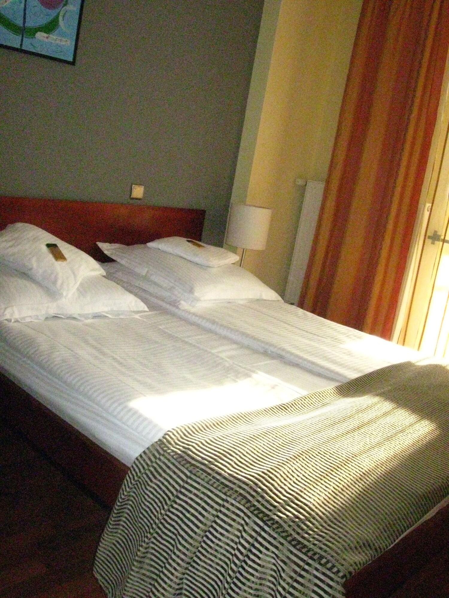 Tania-Frankfurt Hotel Bucureşti Exterior foto